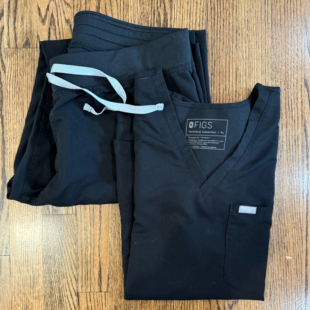 Figs black scrubs XL/L